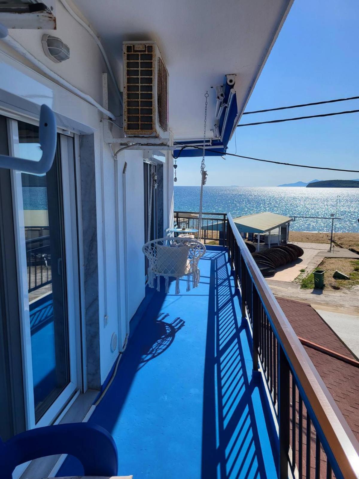Upper Deck Apt. Apartment Nea Peramos  Exterior photo