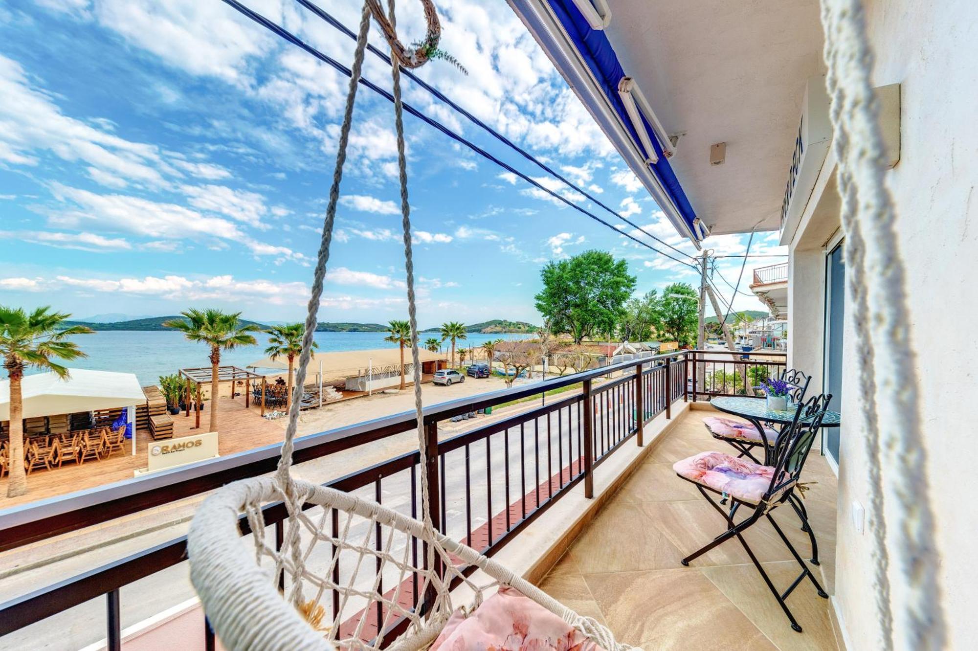Upper Deck Apt. Apartment Nea Peramos  Exterior photo